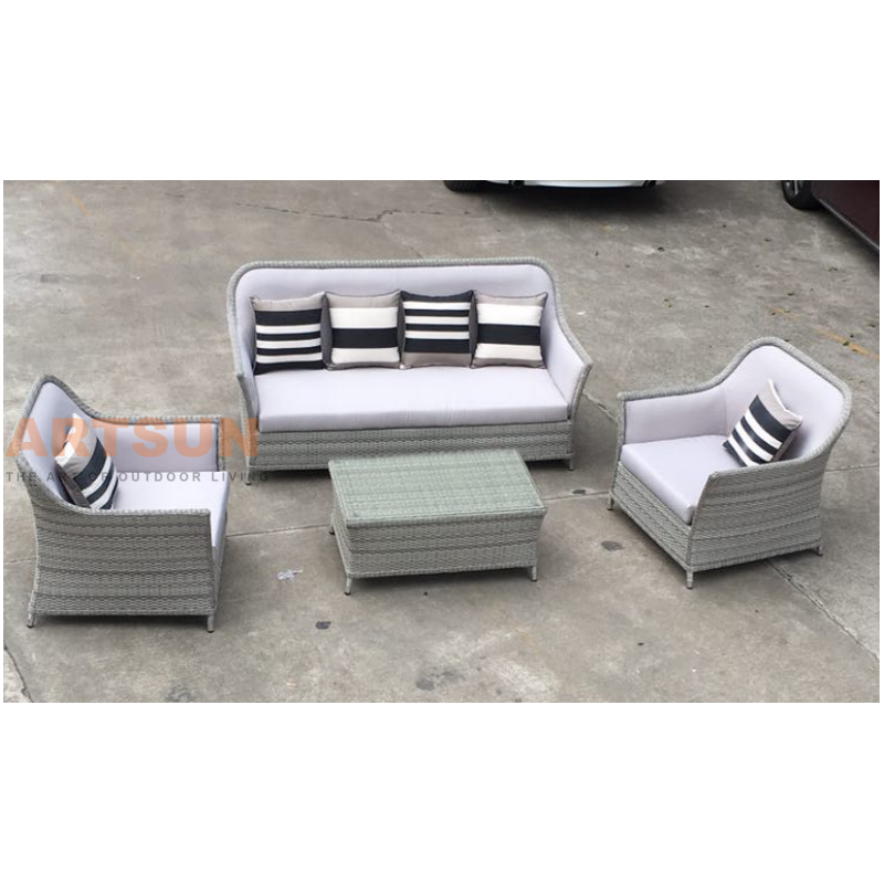 طقم أريكة من الخيزران للترفيه في الهواء الطلق مع وسائد وطاولة قهوة