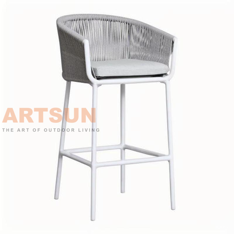 كرسي بار فاخر للاستخدام الخارجي بحبل منسوج يدويًا ومقعد مريح