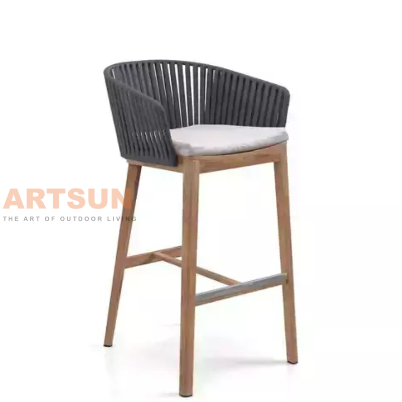 كرسي بار أنيق من خشب الساج في الهواء الطلق مع مسند ذراع من الحبال المنسوجة لمنتجع الفناء وبار السطح
