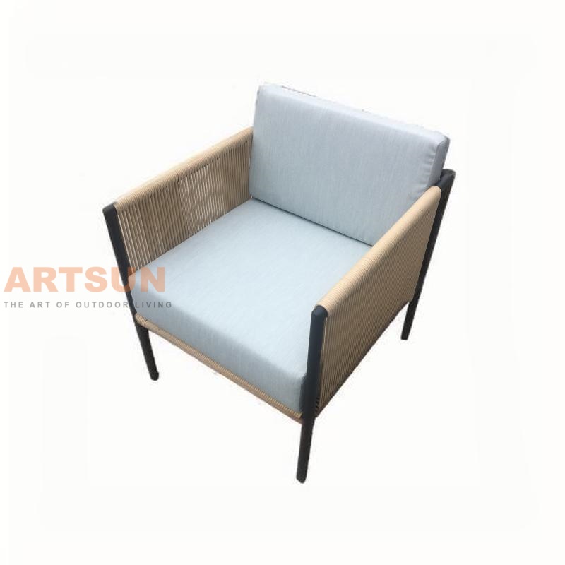 كرسي أريكة من الحبال الاصطناعية المنسوج في الهواء الطلق لجلوس صالة الفناء الحديثة