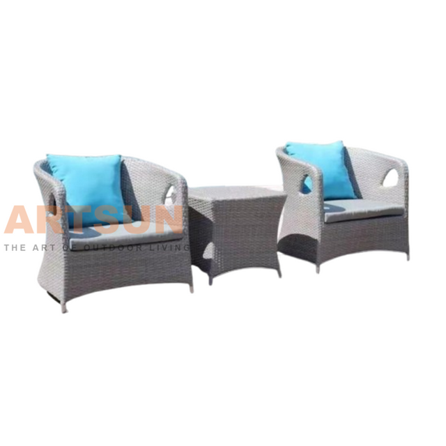 طقم طاولة قهوة من الروطان مع كرسيين من الروطان