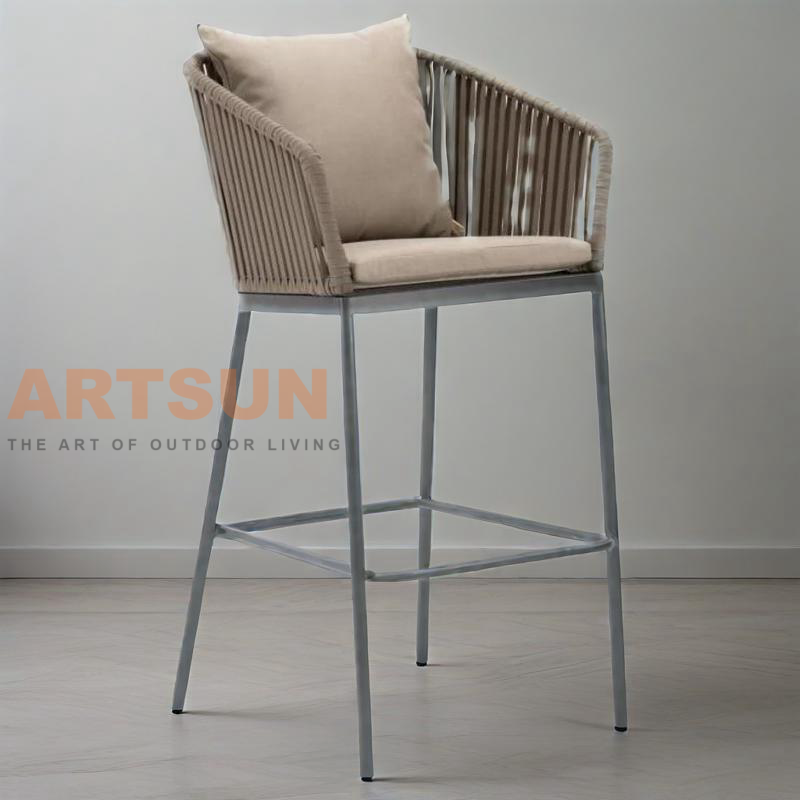 كرسي متين للاستخدام الخارجي من الحبال مع إطار مقاوم للطقس