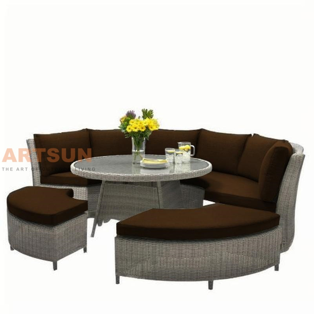 مجموعة أريكة طعام في الهواء الطلق مع وسائد وطاولة مستديرة